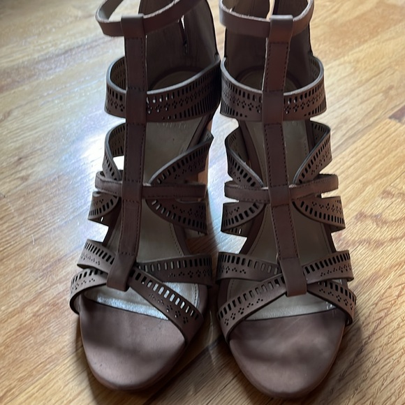 Vince Camuto heels size 8.5 - Picture 2 of 5